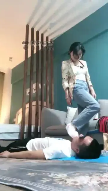 可爱小白鞋重度踩踏 棉袜制作狗粮