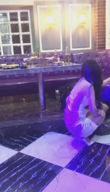 KTV主题 劲爆调教俩狗逼