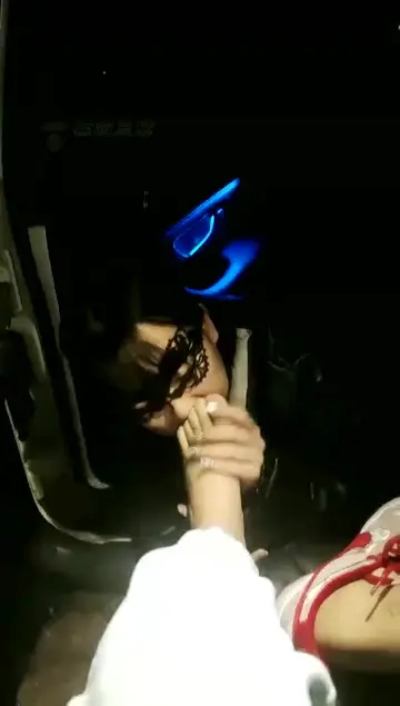 户外车边安曼和两素人来找我 舔鞋舔脚 很美的脚