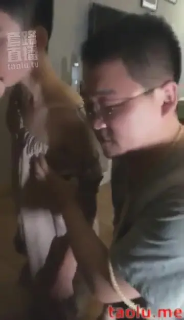 双主调男同