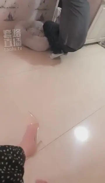 贱狗就是贱狗 来给主人洗脚