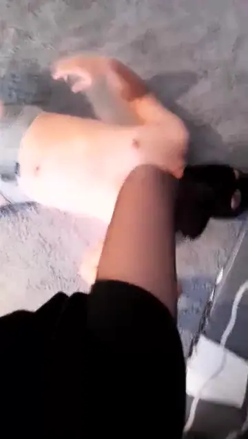 黑丝提档玩贱狗舔鞋底虐乳