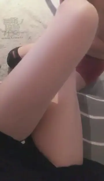 牛奶泡脚丝袜喂食玩狗子