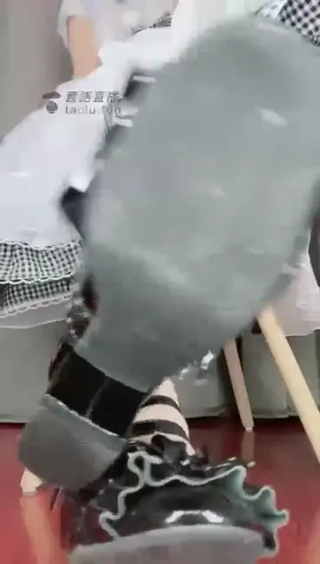 脏鞋底白丝裸足控制玩弄