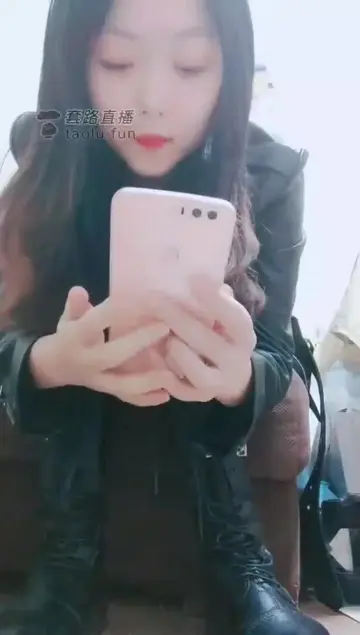 剧情 女混混对学生百般羞辱