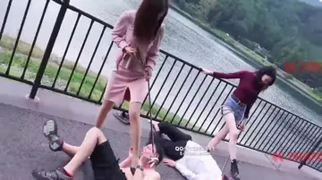 红色妖姬yapoo联合调教双奴