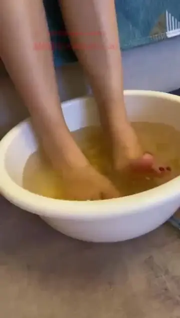 足浴 舌头按摩