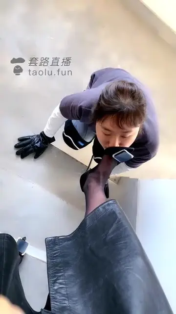 三婶户外舔脏鞋底