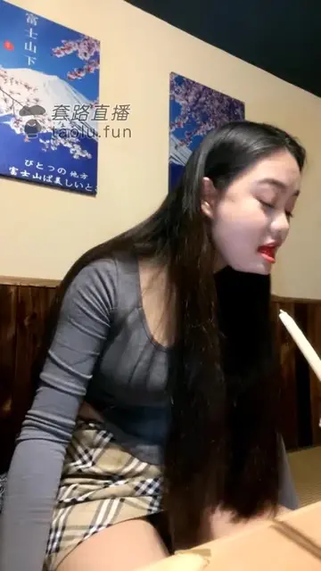 卫生纸咽下去 狗头踩出血