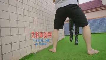长靴踢废出轨的老公