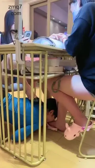 美甲店素人小姐姐