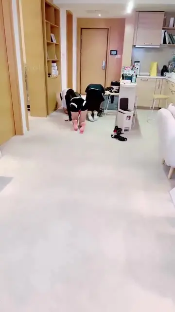 双女王 玩弄人体蜈蚣