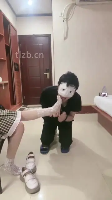 和姐妹一起开发脚奴