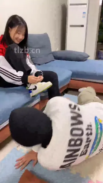 穿了一星期的臭白棉袜