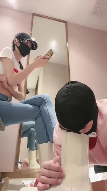 首播 白色马丁靴