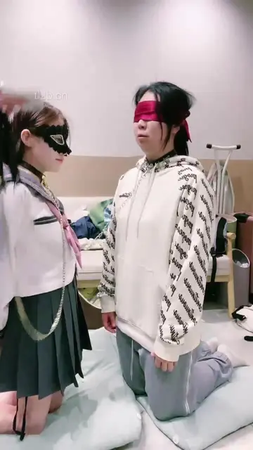 两只女奴
