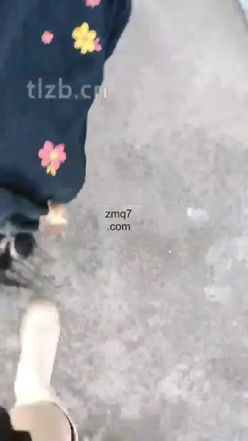 学姐在天台伺候校花