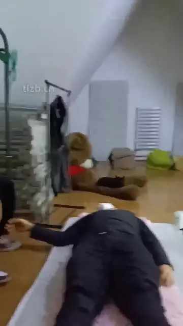 新开发的三个学生主 暴打