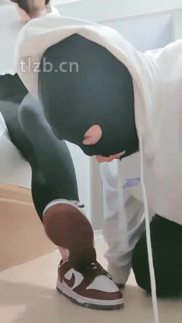 调教脚奴 肉色丝袜脚深喉