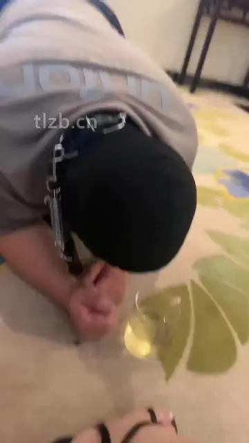 美女的脚底崇拜者1
