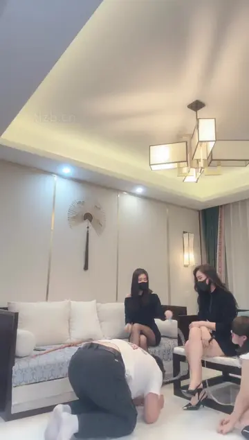 和纯素人闺蜜一起调教情侣奴