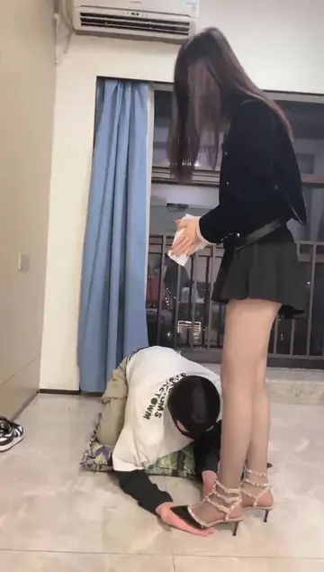 接吻 单脚踩踏喉咙 暴力耳光