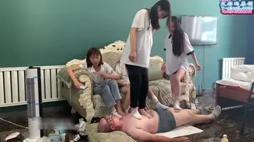 4女主的臭脚折磨第一弹 全程语言羞辱