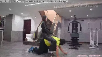 重击耳光呼懵四奴才 花样训三马 毫无人性
