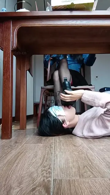 黑丝臭靴玩班花