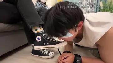 剧情 三女主惩罚偷袜子的学长