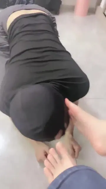 舞蹈生姐姐 玩初次狗狗