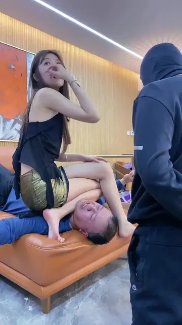 仔仔女神 玩四狗