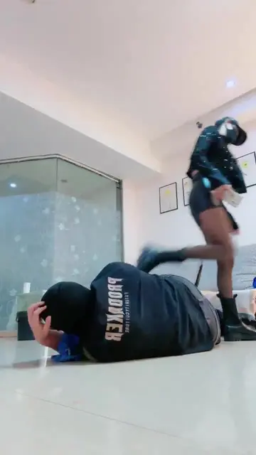 舔鞋 舔脚 羞辱 暴踹 鞭打后的卑微顺从