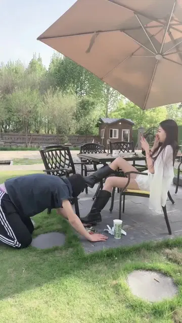 瞒着女友来当狗之踩踏踹头篇