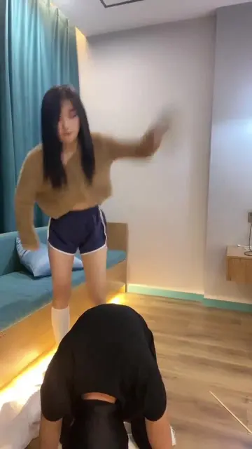 贱男向女神表白 被狂抽