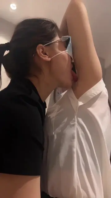 闺蜜沦陷在我的脚下