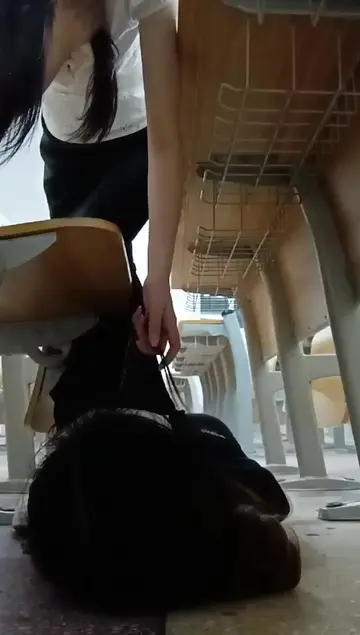 来看看刚刚下晚自习的班花