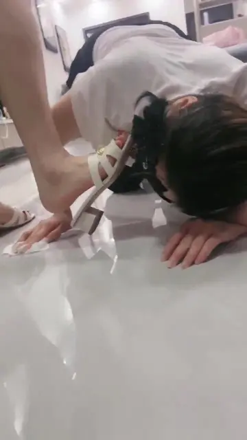 闺蜜变家奴 圈养
