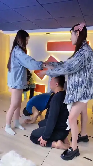 素人小唐嫣 踩頭行走 舔脚加浓痰
