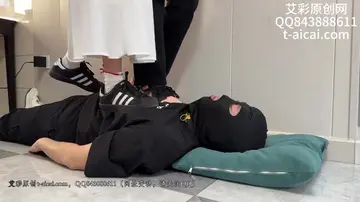 素人学生主 脏鞋底羞辱 骑马 踩踏
