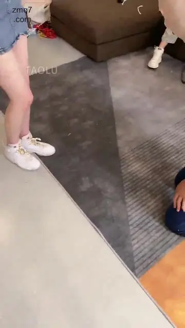 被175模特女王的大飞脚大飞腿踢和踹 贱奴的金钟罩不好使了