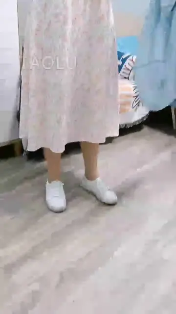 Shredded pork, little white shoes, the heavy trampling of the factory girl