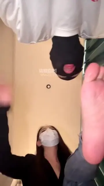 调教 高跟裸足舔脚深喉纯享伺候